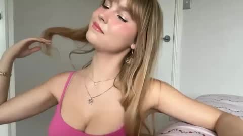 Snapshot of kittengirlxo chatting on July 5, 4:41 am kittengirlxo online show from July 5, 4:41 am