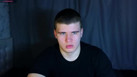 Snapshot of kittenmur chatting on December 3, 7:32 am Vlad online show from December 3, 7:32 am