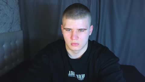 Snapshot of kittenmur chatting on December 10, 12:05 pm Vlad online show from December 10, 12:05 pm