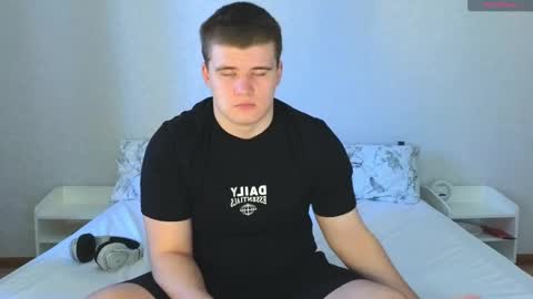 Snapshot of kittenmur chatting on February 8, 7:37 am Vlad online show from February 8, 7:37 am