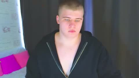 Snapshot of kittenmur chatting on October 7, 3:58 am Vlad online show from October 7, 3:58 am