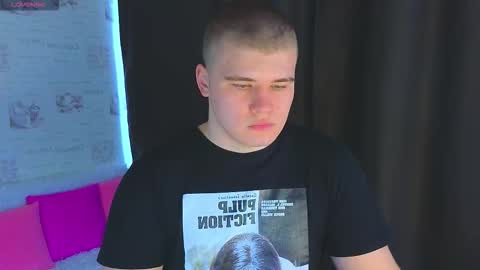 Snapshot of kittenmur chatting on October 14, 5:19 am Vlad online show from October 14, 5:19 am