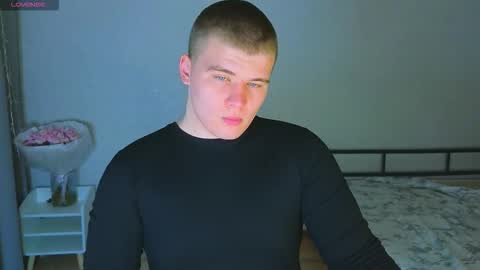 Snapshot of kittenmur chatting on November 3, 9:16 pm Vlad online show from November 3, 9:16 pm