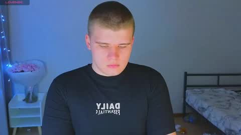 Snapshot of kittenmur chatting on November 4, 9:47 pm Vlad online show from November 4, 9:47 pm