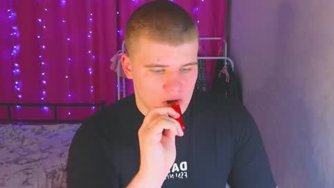 Snapshot of kittenmur chatting on March 31, 1:55 pm Vlad online show from March 31, 1:55 pm