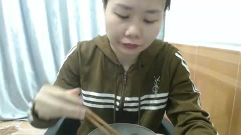 Snapshot of kitti_baby2x chatting on December 2, 1:55 am kitti_baby2x online show from December 2, 1:55 am