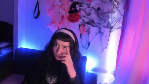 kitty__chs online show from November 22, 1:21 pm