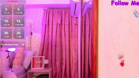 Snapshot of kitty__rouse chatting on December 12, 5:42 am Kitty online show from December 12, 5:42 am