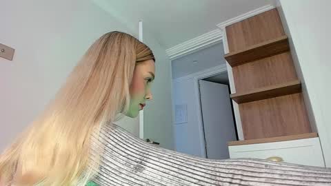 sophie online show from March 17, 6:33 pm