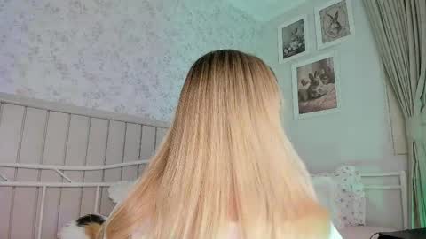 sophie online show from May 18, 4:35 pm