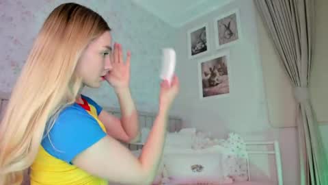 sophie online show from May 28, 6:05 pm
