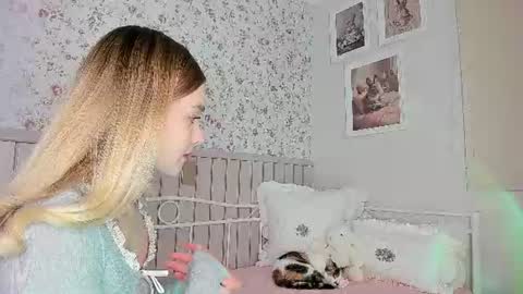 sophie online show from July 16, 6:14 pm