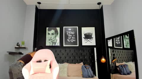Snapshot of kitty_collins_ chatting on September 13, 9:42 am Kitty online show from September 13, 9:42 am