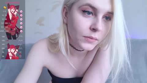 Snapshot of kitty_dora chatting on February 19, 6:22 am Evelyn online show from February 19, 6:22 am