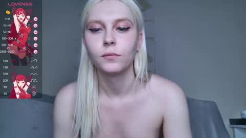 Snapshot of kitty_dora chatting on March 6, 6:26 pm Evelyn online show from March 6, 6:26 pm