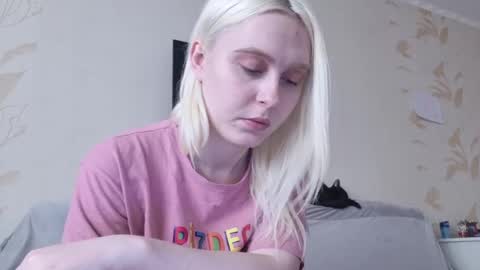 Snapshot of kitty_dora chatting on March 11, 9:45 am Evelyn online show from March 11, 9:45 am