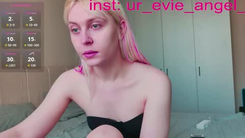 Evelyn online show from March 22, 9:34 am