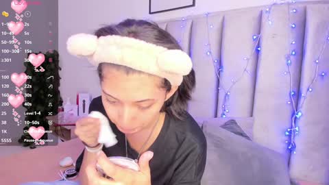 Snapshot of kitty_gang chatting on December 16, 2:47 am Camila online show from December 16, 2:47 am