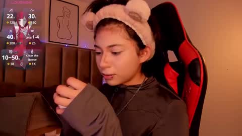 Snapshot of kitty_gang chatting on February 10, 2:30 am Camila online show from February 10, 2:30 am