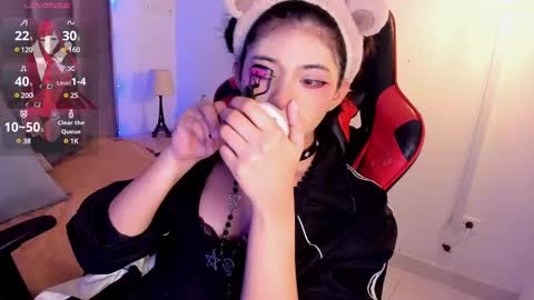 Snapshot of kitty_gang chatting on February 21, 3:01 am Camila online show from February 21, 3:01 am
