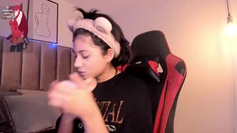 Snapshot of kitty_gang chatting on March 6, 2:41 am Camila online show from March 6, 2:41 am