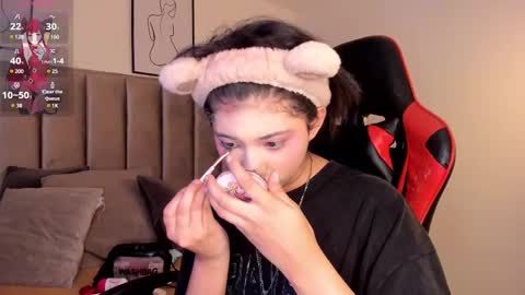 Snapshot of kitty_gang chatting on March 11, 2:43 am Camila online show from March 11, 2:43 am