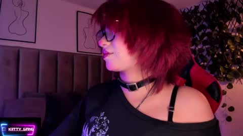 Snapshot of kitty_gang chatting on September 13, 2:33 am Camila online show from September 13, 2:33 am