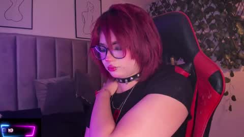 Snapshot of kitty_gang chatting on September 17, 2:35 am Camila online show from September 17, 2:35 am