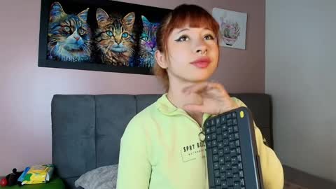 Snapshot of kitty_ganng chatting on May 11, 11:24 pm Kitty online show from May 11, 11:24 pm