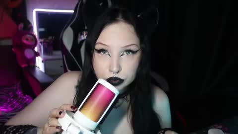 Snapshot of kitty_goth chatting on July 17, 8:46 pm Hey Im Ellie if you like me and like my show give me a thumbs up hehe online show from July 17, 8:46 pm