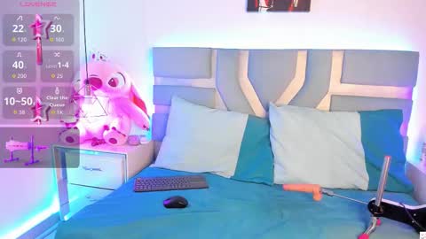 Snapshot of kitty_love01 chatting on November 6, 12:39 pm kitty_love01 online show from November 6, 12:39 pm