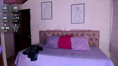 Snapshot of kitty_pam chatting on September 24, 9:07 pm Kitty online show from September 24, 9:07 pm