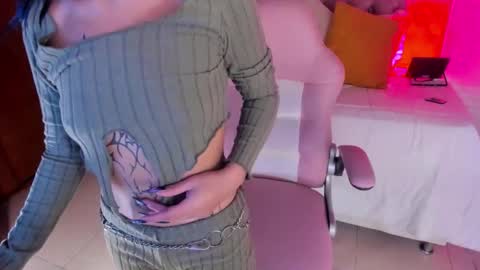 Snapshot of kitty_pam chatting on November 2, 8:22 pm Kitty online show from November 2, 8:22 pm