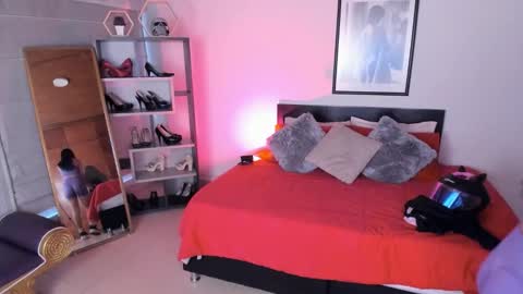 Snapshot of kitty_pam chatting on November 10, 7:46 pm Kitty online show from November 10, 7:46 pm