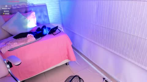 Snapshot of kitty_pam chatting on November 13, 7:35 pm Kitty online show from November 13, 7:35 pm