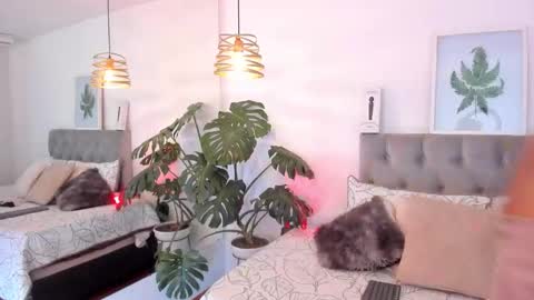 Snapshot of kitty_pam chatting on November 18, 9:08 pm Kitty online show from November 18, 9:08 pm