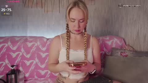 Kelsi and Ricky online show from July 12, 8:16 am