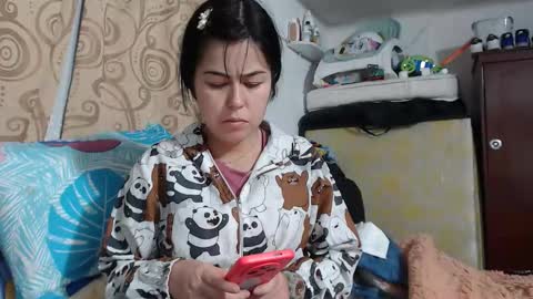 kitty_small69 online show from May 18, 3:35 am