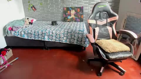 violet online show from September 27, 5:40 pm