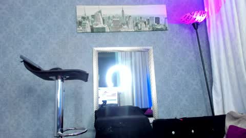 Snapshot of kitty_wichis chatting on June 7, 4:49 am Kendall Saray online show from June 7, 4:49 am