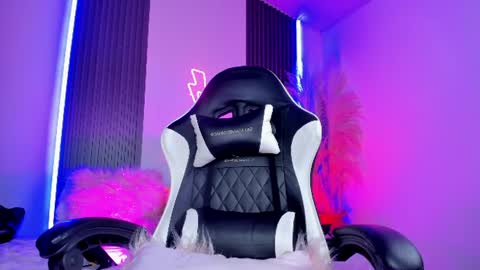 kitty online show from July 22, 4:37 am