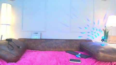 Snapshot of kittybloom_ chatting on July 25, 2:25 pm Kitty online show from July 25, 2:25 pm