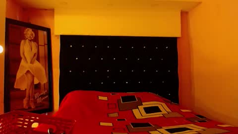 paola online show from November 23, 1:55 pm