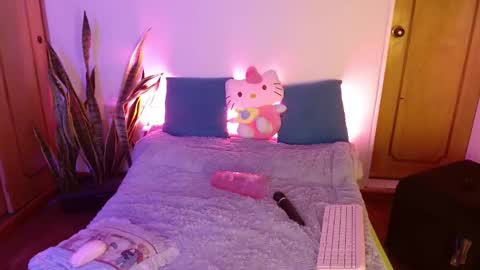 LAURA  help me reach 100likes online show from September 13, 12:05 pm