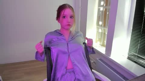 kittydollstella online show from December 15, 2:27 am