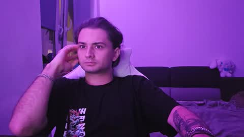 Eliz online show from December 3, 8:29 pm