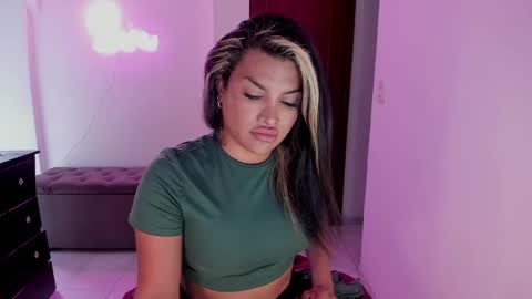 Snapshot of kittyhotts chatting on February 3, 2:45 pm Sari bell online show from February 3, 2:45 pm