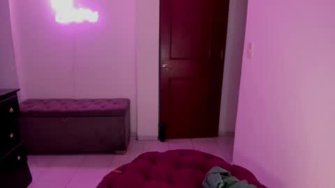 Snapshot of kittyhotts chatting on February 13, 12:11 pm Sari bell online show from February 13, 12:11 pm