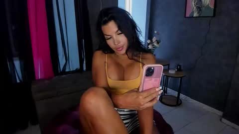 Snapshot of kittyhotts chatting on September 15, 2:17 pm Sari bell online show from September 15, 2:17 pm