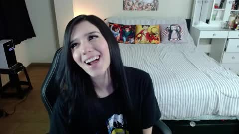 Snapshot of kittykat18x chatting on April 17, 12:57 am Isabel online show from April 17, 12:57 am